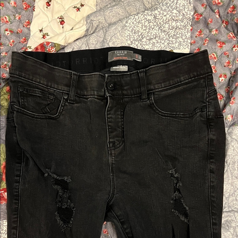 SOLD!Torrid Women's Black Ripped Bombshell Skinny Jeans 16XS